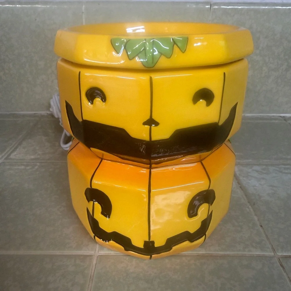 Halloween Forevermore Jack-O-Lantern Ceramic Wax Warmer Electric Pumpkin‎ P09A